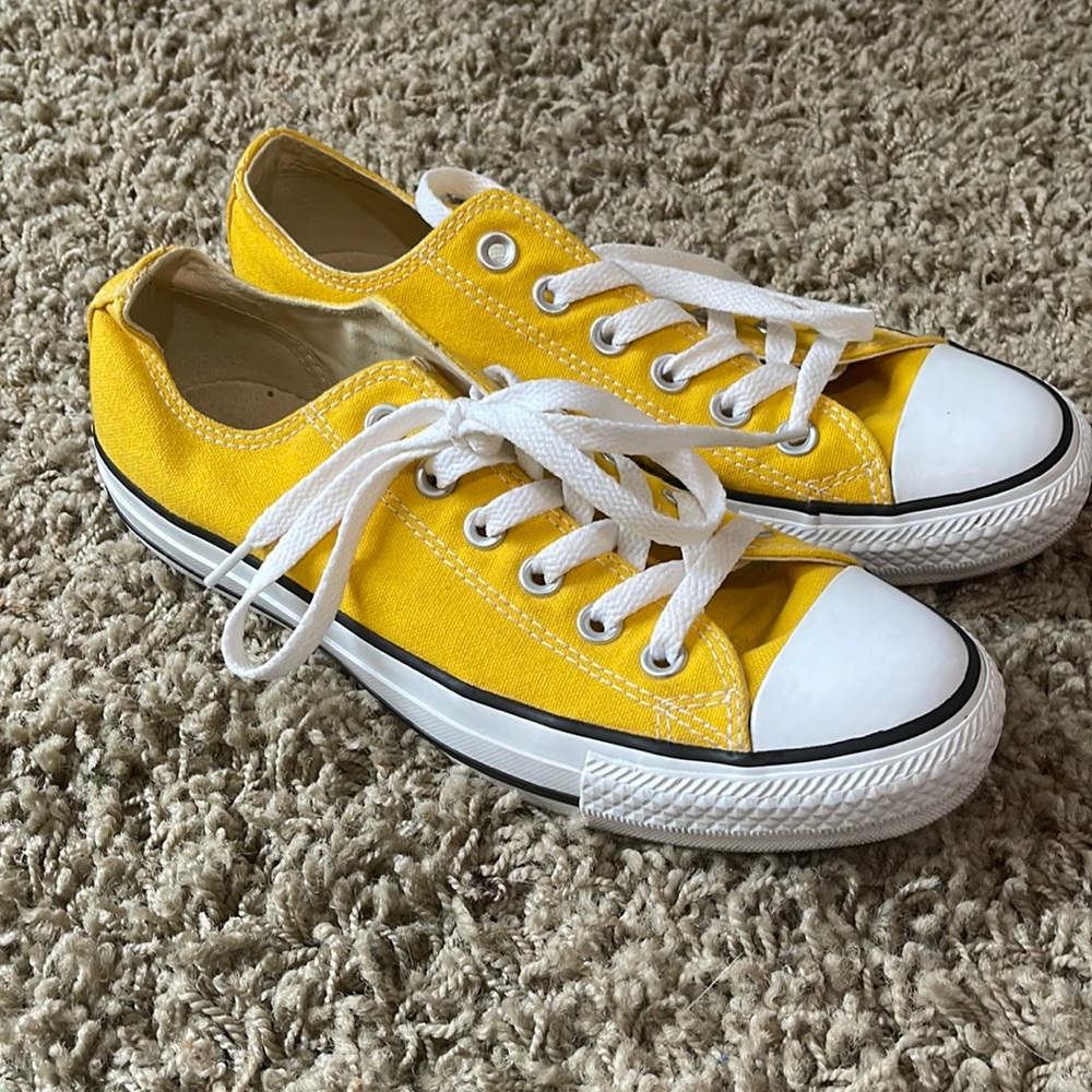Yellow converse excellent condition